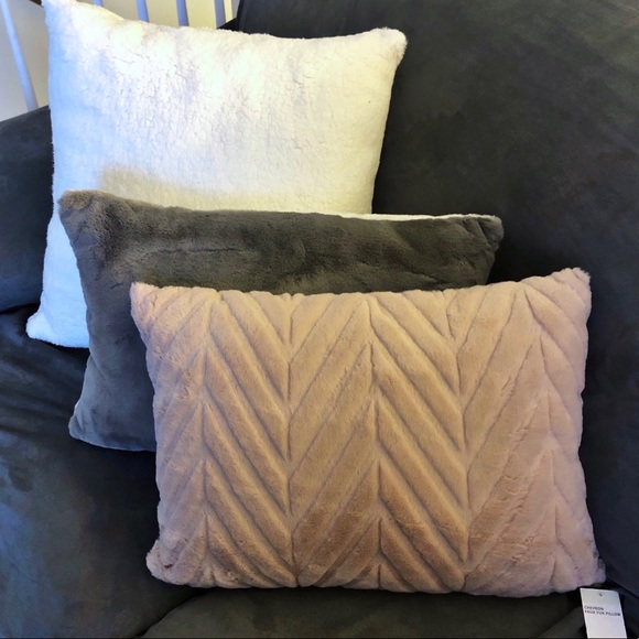 Nordstrom Gray Reversible Faux Fur Plush Pillow - Picture 6 of 8